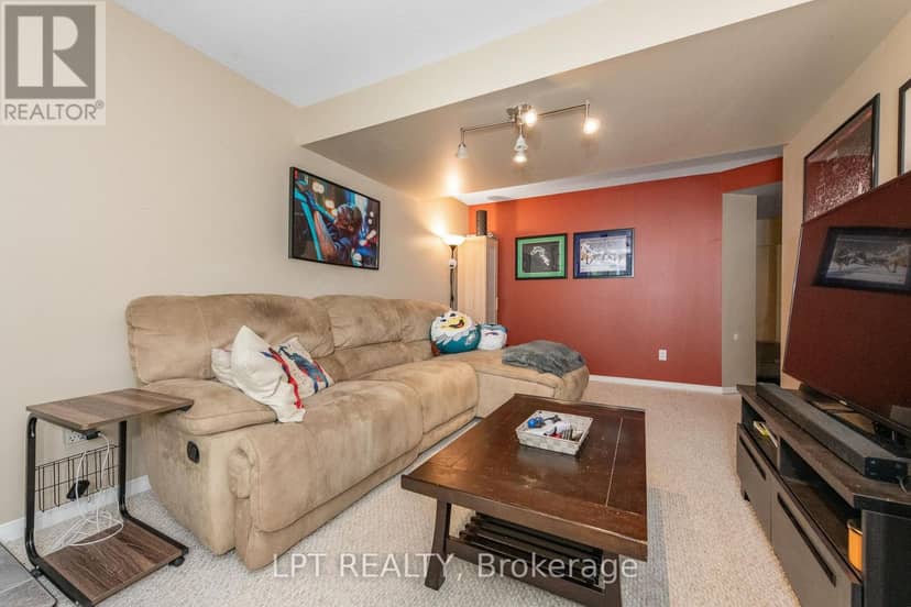 61 Tobermory Crescent — photo 26 of 36