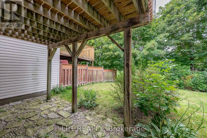 61 Tobermory Crescent — photo 33 of 36