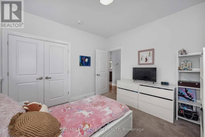 101 Stirling Crescent — photo 27 of 40