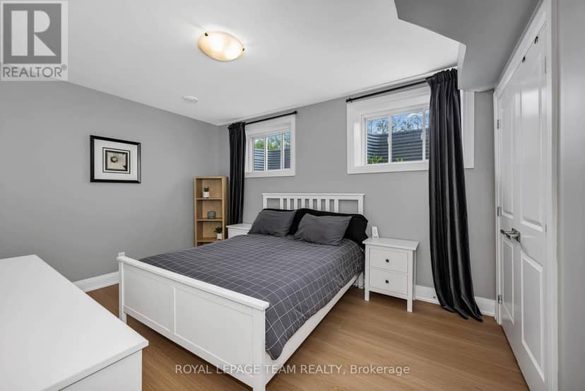 101 Stirling Crescent — photo 37 of 40