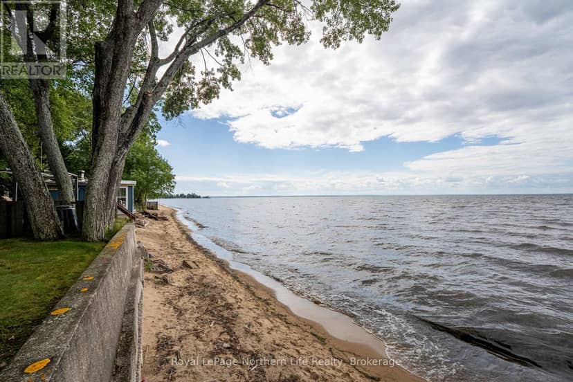 301 - 469 Lakeshore Drive — photo 7 of 38