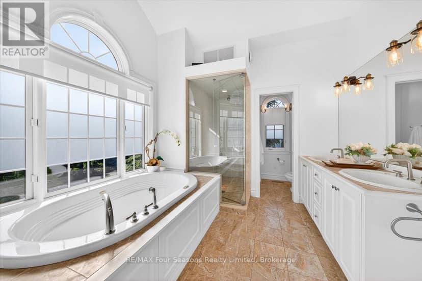 98 Huron Street — photo 17 of 40