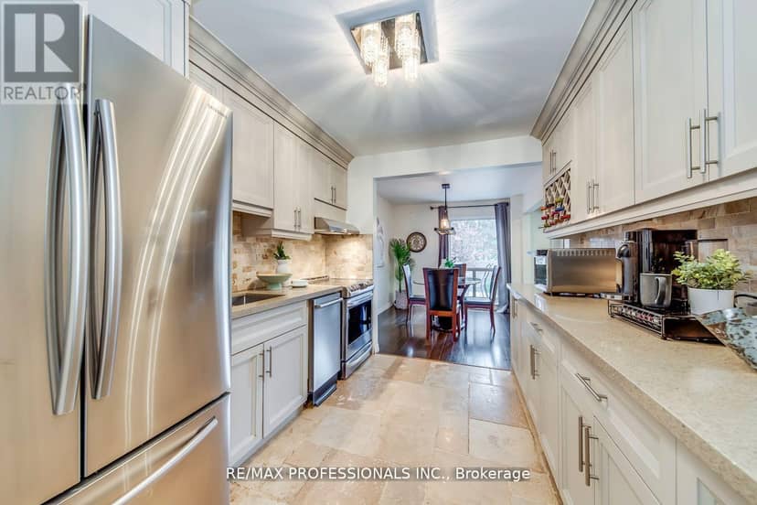 51 - 4345 Bloor Street W — photo 1 of 39