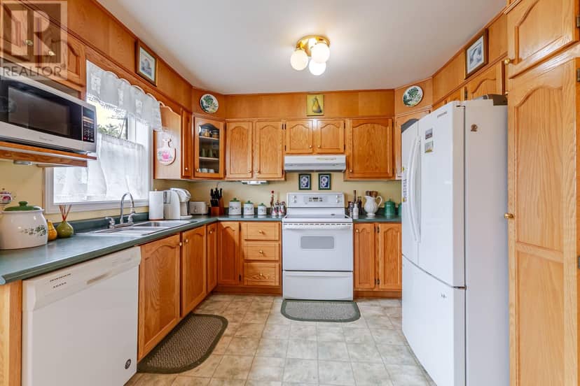28 Sorrel Drive — photo 8 of 40