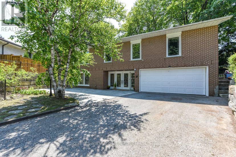 31 Queensborough Crescent — photo 3 of 40