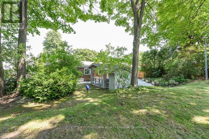 31 Queensborough Crescent — photo 34 of 40