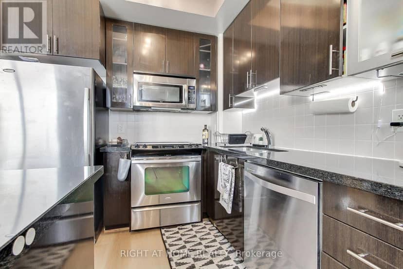 PH04 - 1060 Sheppard Avenue W — photo 13 of 40