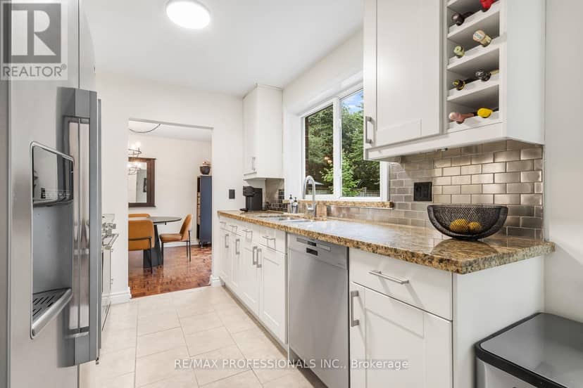 37 Birchleaf Crescent — photo 12 of 40