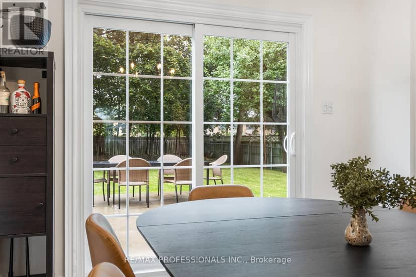 37 Birchleaf Crescent — photo 7 of 40