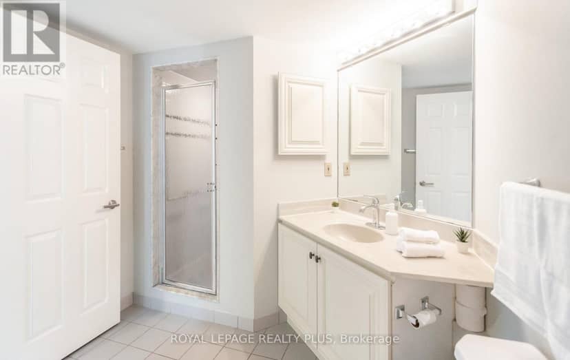 808 - 45 Kingsbridge Garden Circle — photo 22 of 40