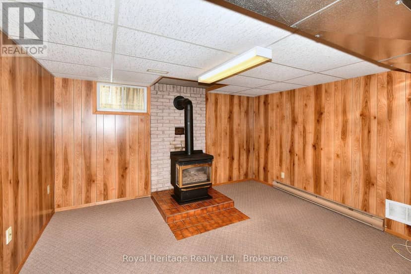 476 King George Street — photo 16 of 32