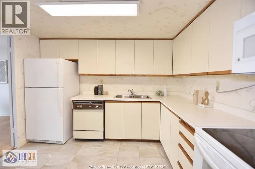 2144 PELISSIER Unit# 601 — photo 22 of 36