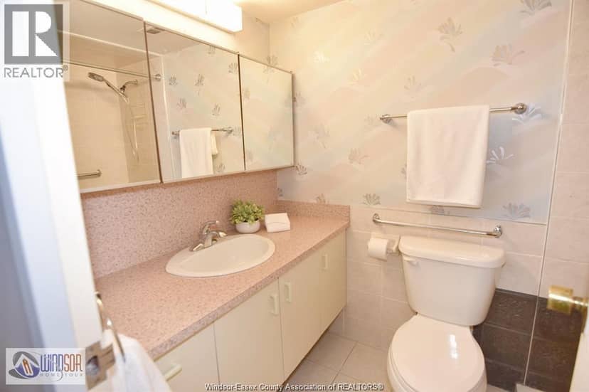2144 PELISSIER Unit# 601 — photo 28 of 36