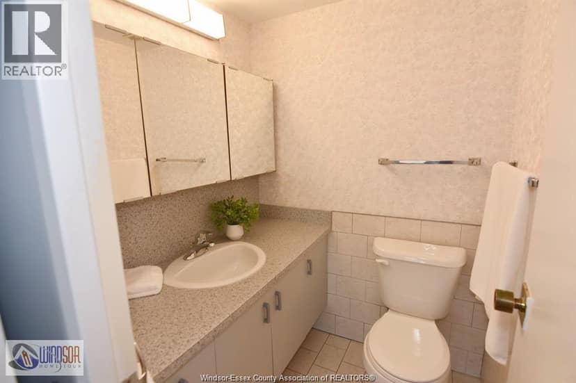 2144 PELISSIER Unit# 601 — photo 33 of 36