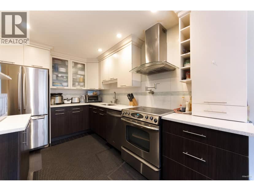 110 777 EIGHTH STREET, New Westminster, photo 3