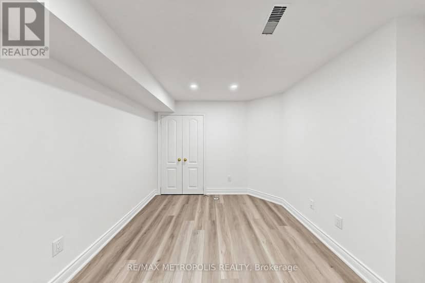 115 Sandway Crescent — photo 31 of 38
