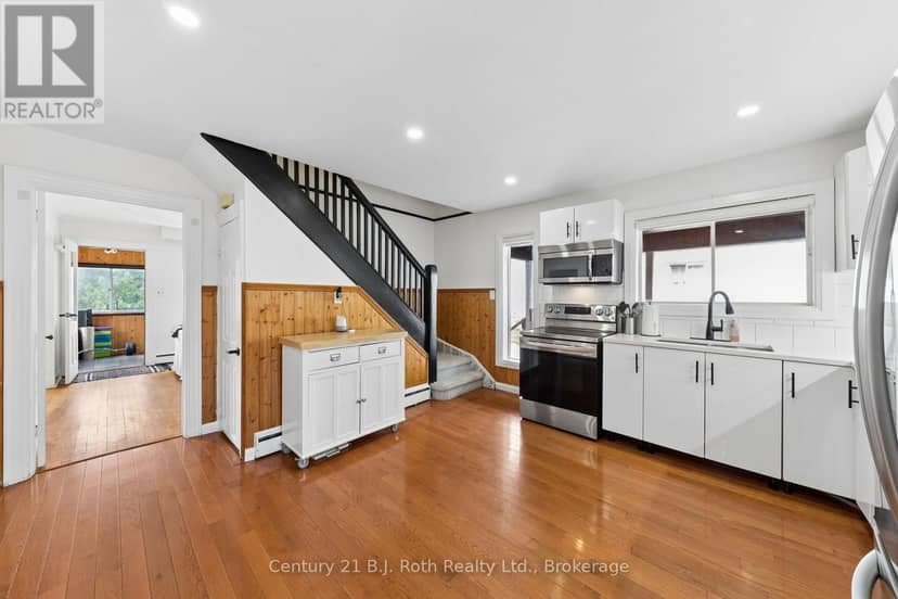 15 Lucy Street — photo 4 of 17