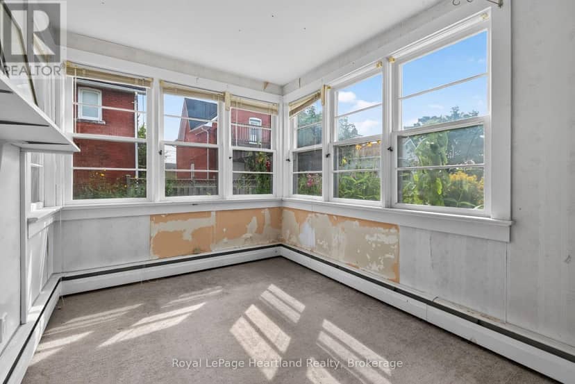 18 Nelson Street E — photo 16 of 40