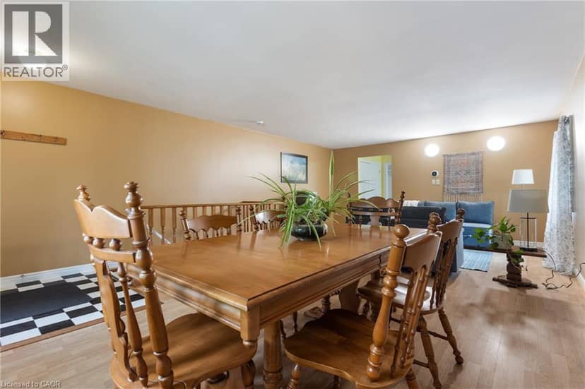 25 SAUNBY Street — photo 8 of 40