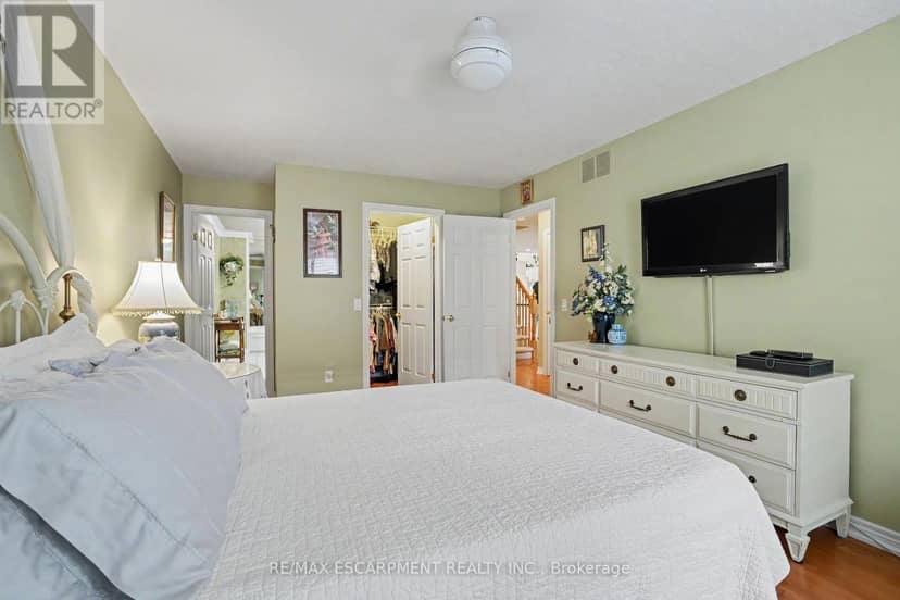 6 - 1275 Stephenson Drive — photo 17 of 40