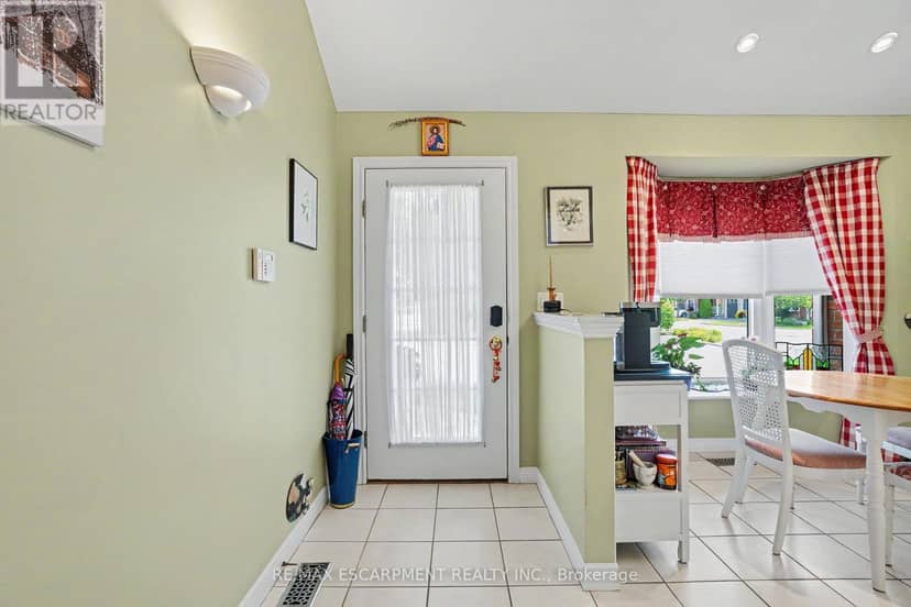 6 - 1275 Stephenson Drive — photo 4 of 40
