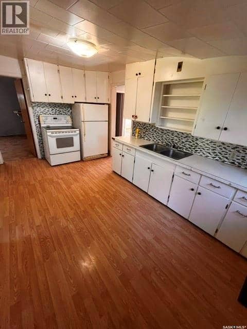 211 1st AVENUE N — photo 3 of 16