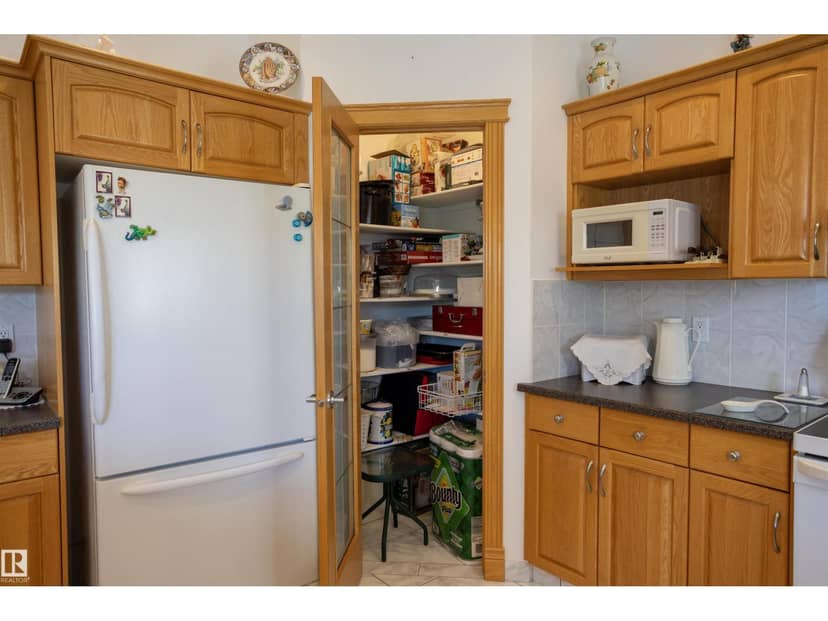 6407 163 AV NW — photo 19 of 40
