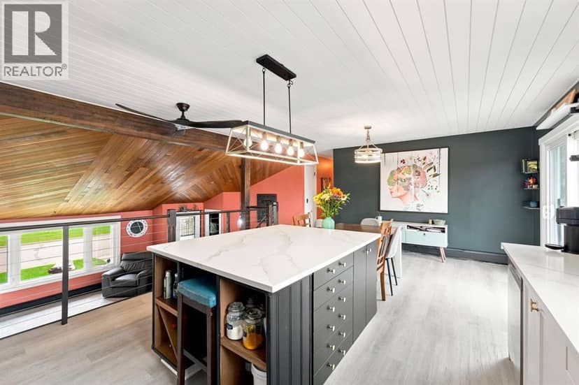 218 8 Avenue NE — photo 17 of 40
