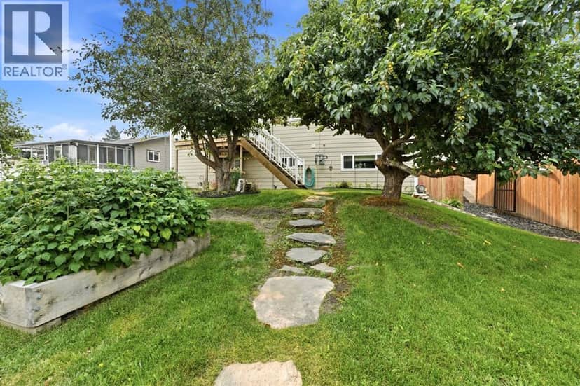 218 8 Avenue NE — photo 9 of 40