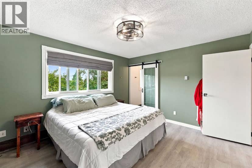 218 8 Avenue NE — photo 34 of 40