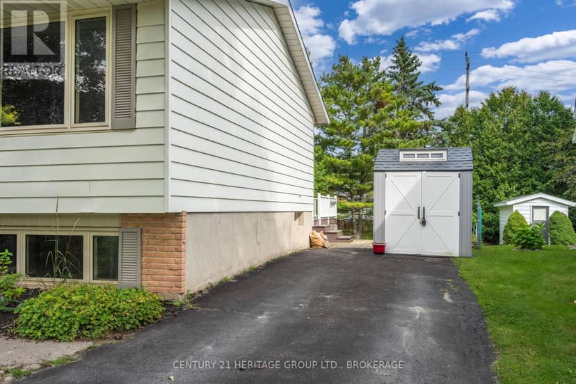 912 Safari Drive — photo 4 of 40