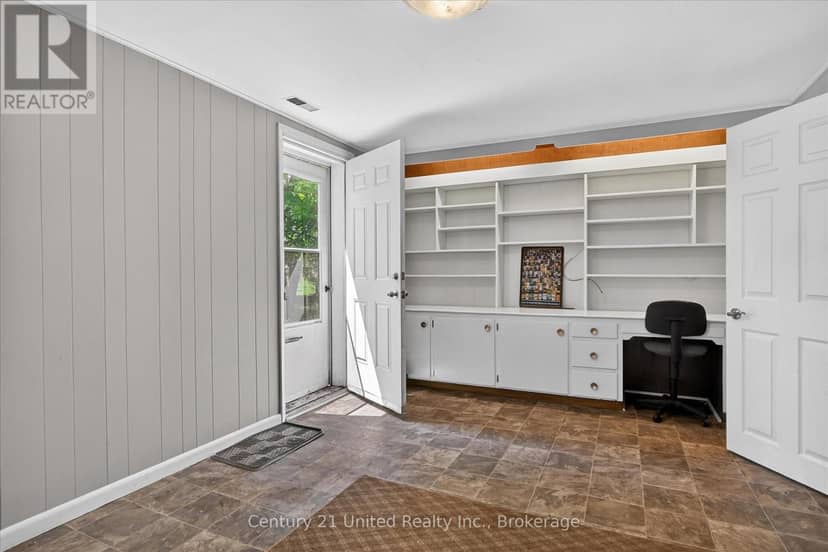 323 St Lawrence Street W — photo 30 of 40