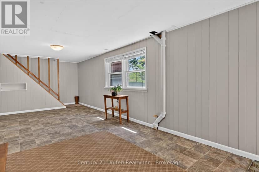 323 St Lawrence Street W — photo 31 of 40