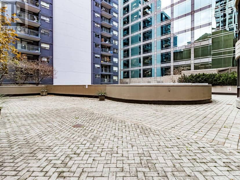 802 - 55 Bloor Street E — photo 17 of 18