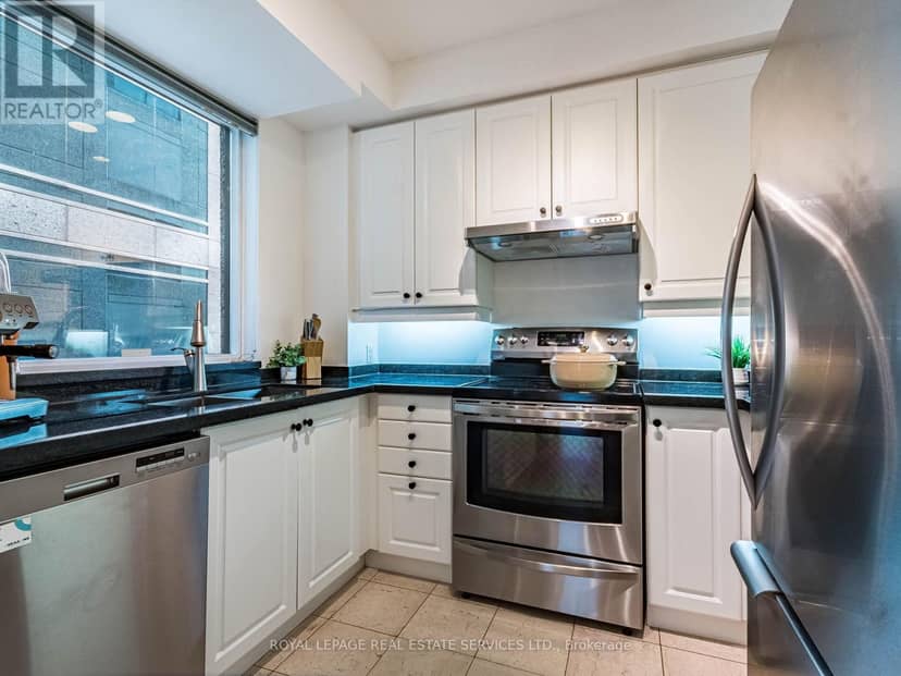802 - 55 Bloor Street E — photo 5 of 18
