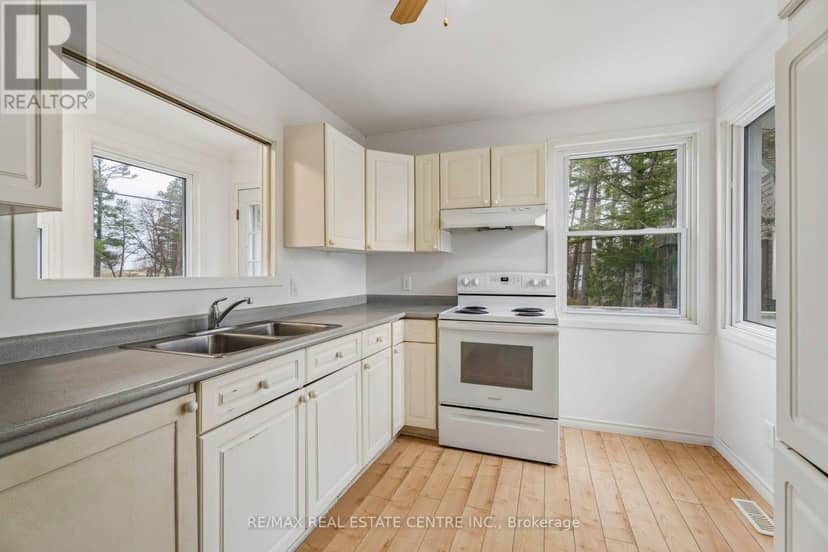 449 Mosley Street — photo 15 of 40