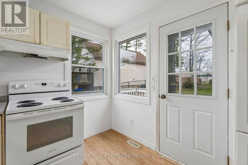 449 Mosley Street — photo 16 of 40