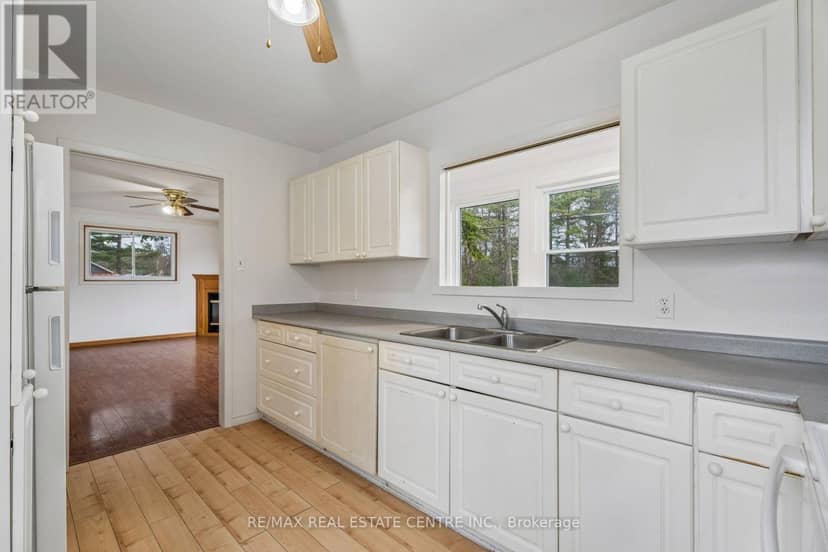 449 Mosley Street — photo 17 of 40
