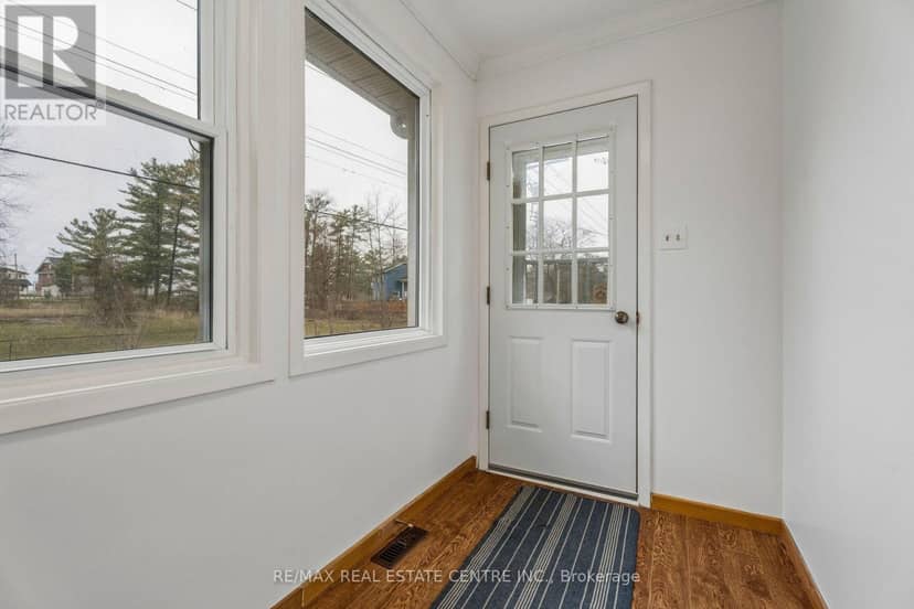 449 Mosley Street — photo 7 of 40