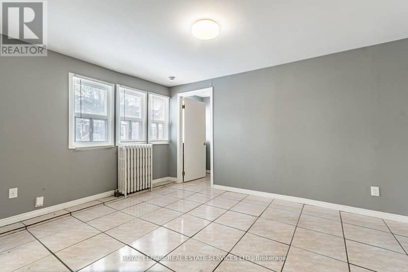 1160 Dufferin Street — photo 15 of 24