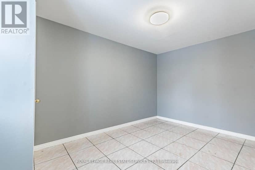 1160 Dufferin Street — photo 17 of 24