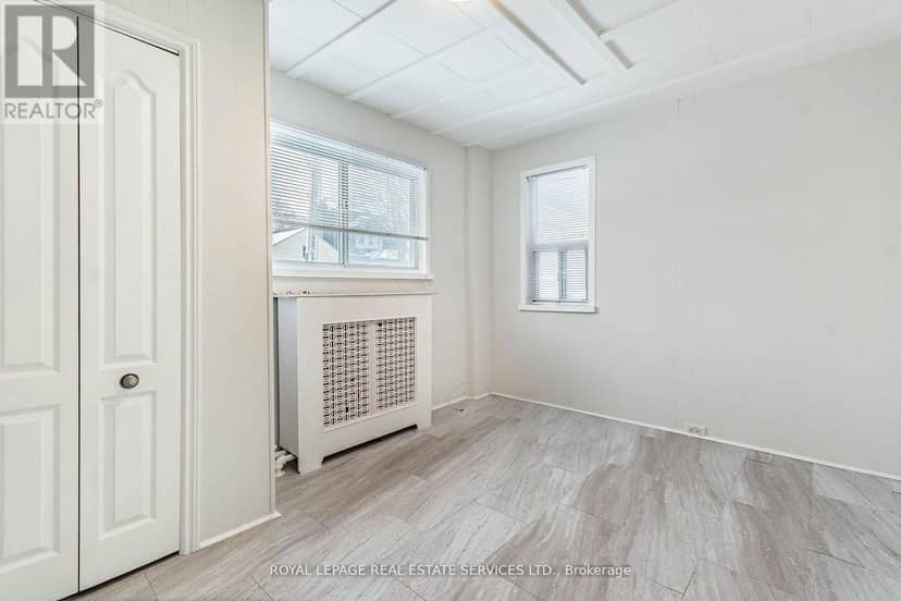 1160 Dufferin Street — photo 6 of 24