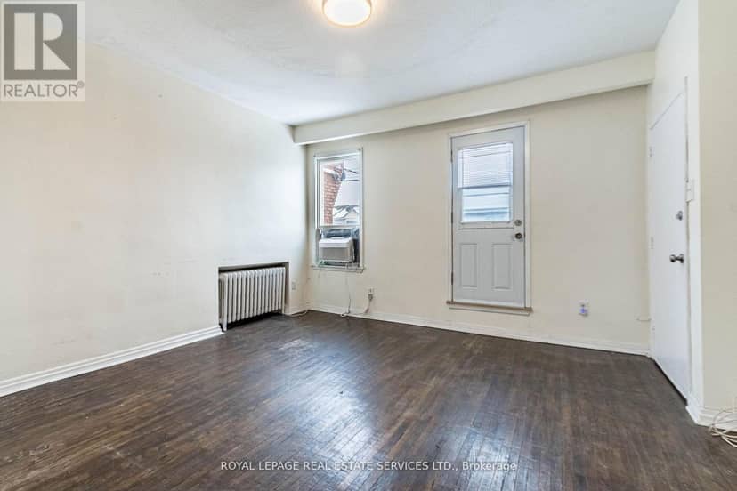 1160 Dufferin Street — photo 7 of 24