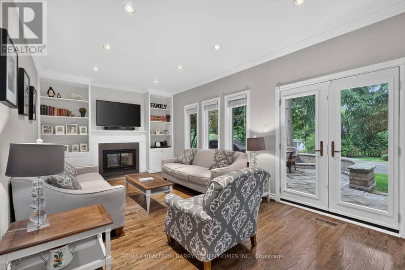 110 Upper Canada Drive — photo 11 of 40