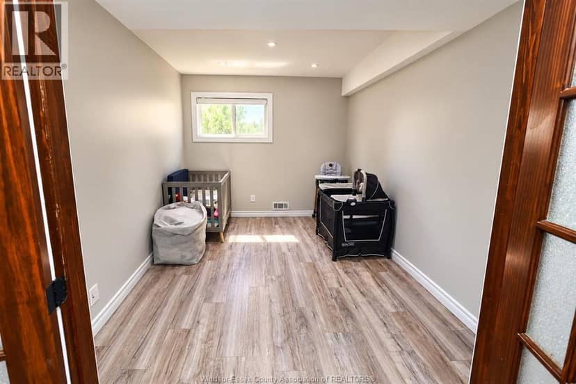 1035 Treverton Crescent — photo 18 of 27