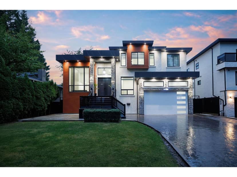8995 QUEEN MARY BOULEVARD, Surrey