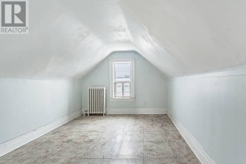 1160 Dufferin Street — photo 12 of 25