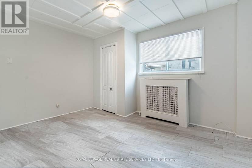 1160 Dufferin Street — photo 5 of 25