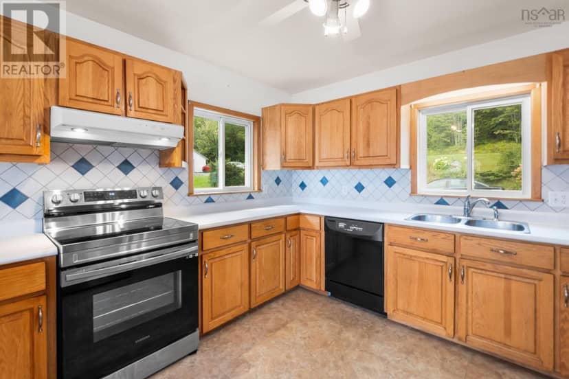 561 Upper Lakeville Road, Upper Lakeville, photo 2