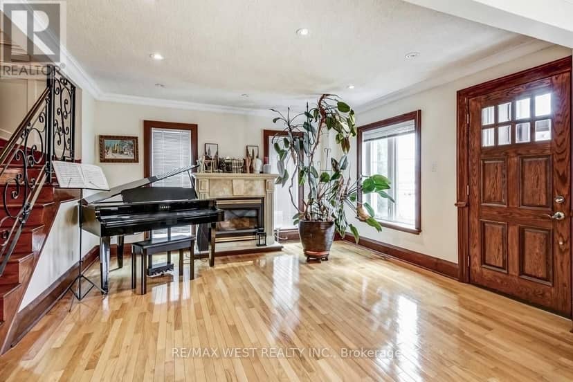 15 Wendover Road — photo 2 of 18